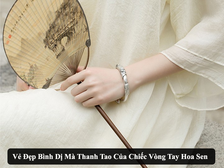 V82 Ve Dep Binh Di Ma Thanh Tao Cua Chiec Vong Tay Hoa Sen 1 1