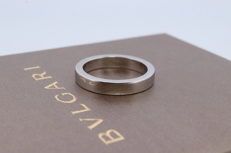 BST nhẫn đôi Bvlgari – Biểu tượng tình yêu sang trọng và đẳng cấp hình 4 bst-nhan-doi-bvlgari-bieu-tuong-tinh-yeu-sang-trong-va-dang-cap-hinh-4.jpg