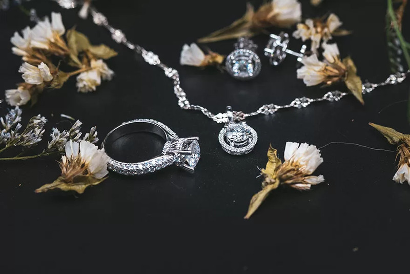 Cách chọn kim cương nhân tạo 4 ly phù hợp cho trang sức cưới hỏi hình 2 cach-chon-kim-cuong-nhan-tao-4-ly-phu-hop-cho-trang-suc-cuoi-hoi-hinh-2.jpg