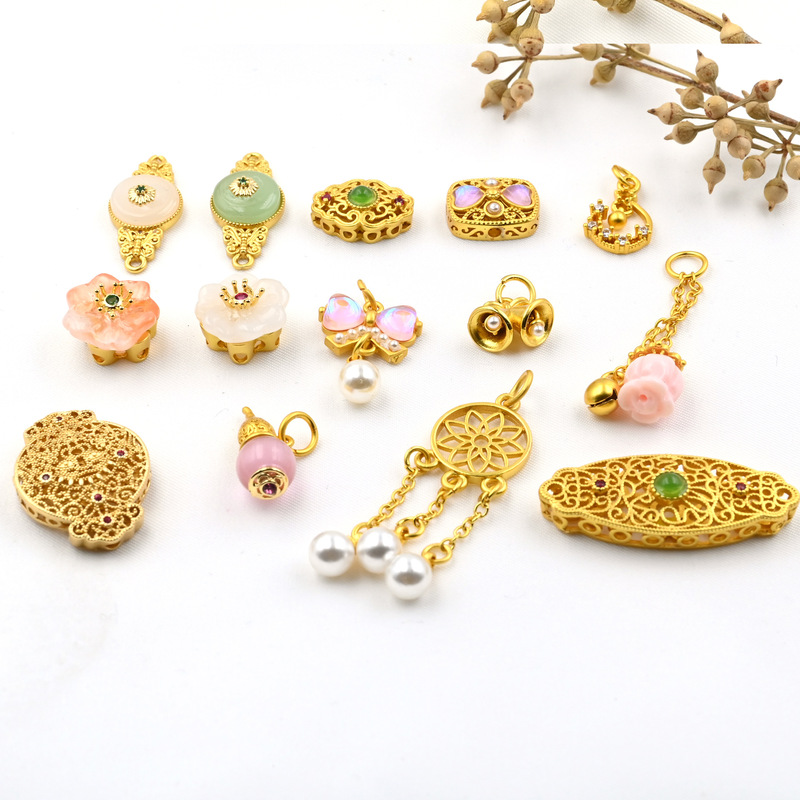 Khám phá những mẫu quà tặng dát vàng sang trọng và đẳng cấp hình 2 kham-pha-nhung-mau-qua-tang-dat-vang-sang-trong-va-dang-cap-hinh-2.jpg