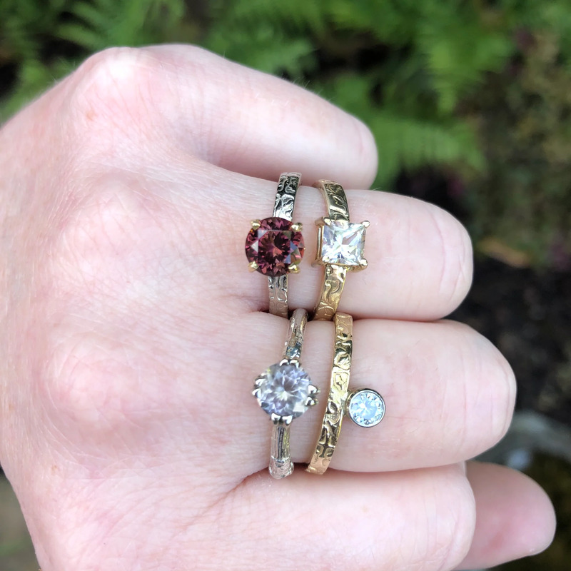 Vì sao kim cương nhân tạo Moissanite giá thấp nhưng vẫn được ưa chuộng? hình 4 vi-sao-kim-cuong-nhan-tao-moissanite-gia-thap-nhung-van-duoc-ua-chuong-hinh-4.jpg
