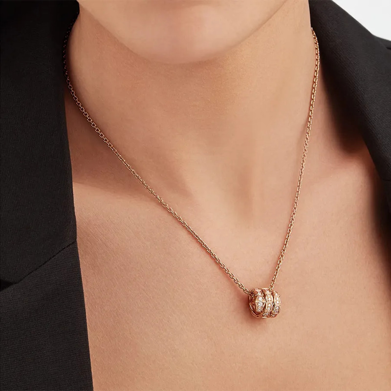 BST trang sức Bvlgari Rắn – Từ cổ đại đến biểu tượng thời trang đương đại hình 4 bst-trang-suc-bvlgari-ran-tu-co-dai-den-bieu-tuong-thoi-trang-duong-dai-hinh-4.jpg