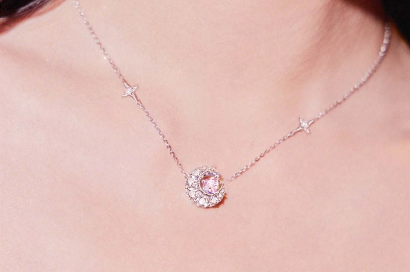 Đeo Dây chuyền mặt trăng đính đá zircon Day-chuyen-mat-trang-dinh-da-zircon