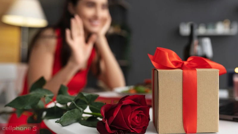 Top 10 quà tặng 20/10 cho bạn gái khiến nàng “tan chảy” ngay lập tức hình 4 top-10-qua-tang-20-10-cho-ban-gai-khien-nang-tan-chay-ngay-lap-tuc-hinh-4.jpg