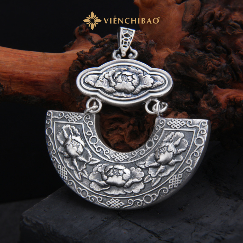 Mặt Dây Chuyền Bạc S999 Khóa Trường Mệnh Họa Tiết Hoa Mẫu Đơn - Viễn Chí Bảo 1 Charm thia bac 3 4