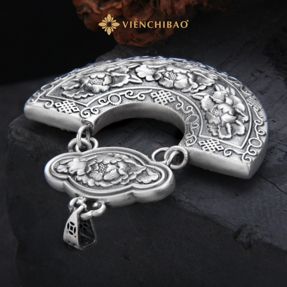 Mặt Dây Chuyền Bạc S999 Khóa Trường Mệnh Họa Tiết Hoa Mẫu Đơn - Viễn Chí Bảo 2 Charm thia bac 4 3