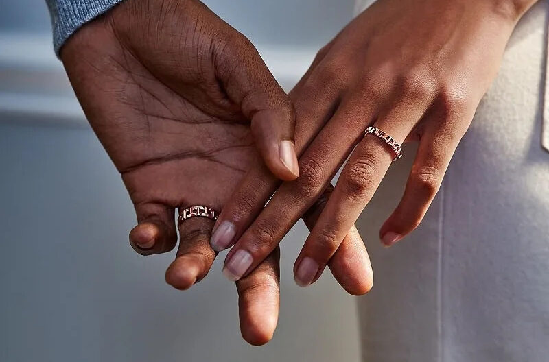 Có nên chọn nhẫn đôi Tiffany & Co làm nhẫn kỷ niệm tình yêu? hình 2 co-nen-chon-nhan-doi-tiffany-co-lam-nhan-ky-niem-tinh-yeu-hinh-2.jpg