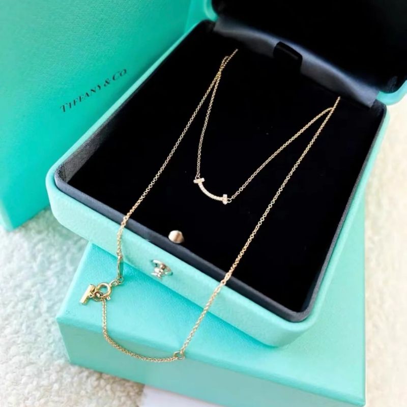Khám phá thiết kế nhỏ xinh nhưng đầy cuốn hút - dây chuyền mặt cười Tiffany hình 3 kham-pha-thiet-ke-nho-xinh-nhung-day-cuon-hut-day-chuyen-mat-cuoi-tiffany-hinh-3.jpg