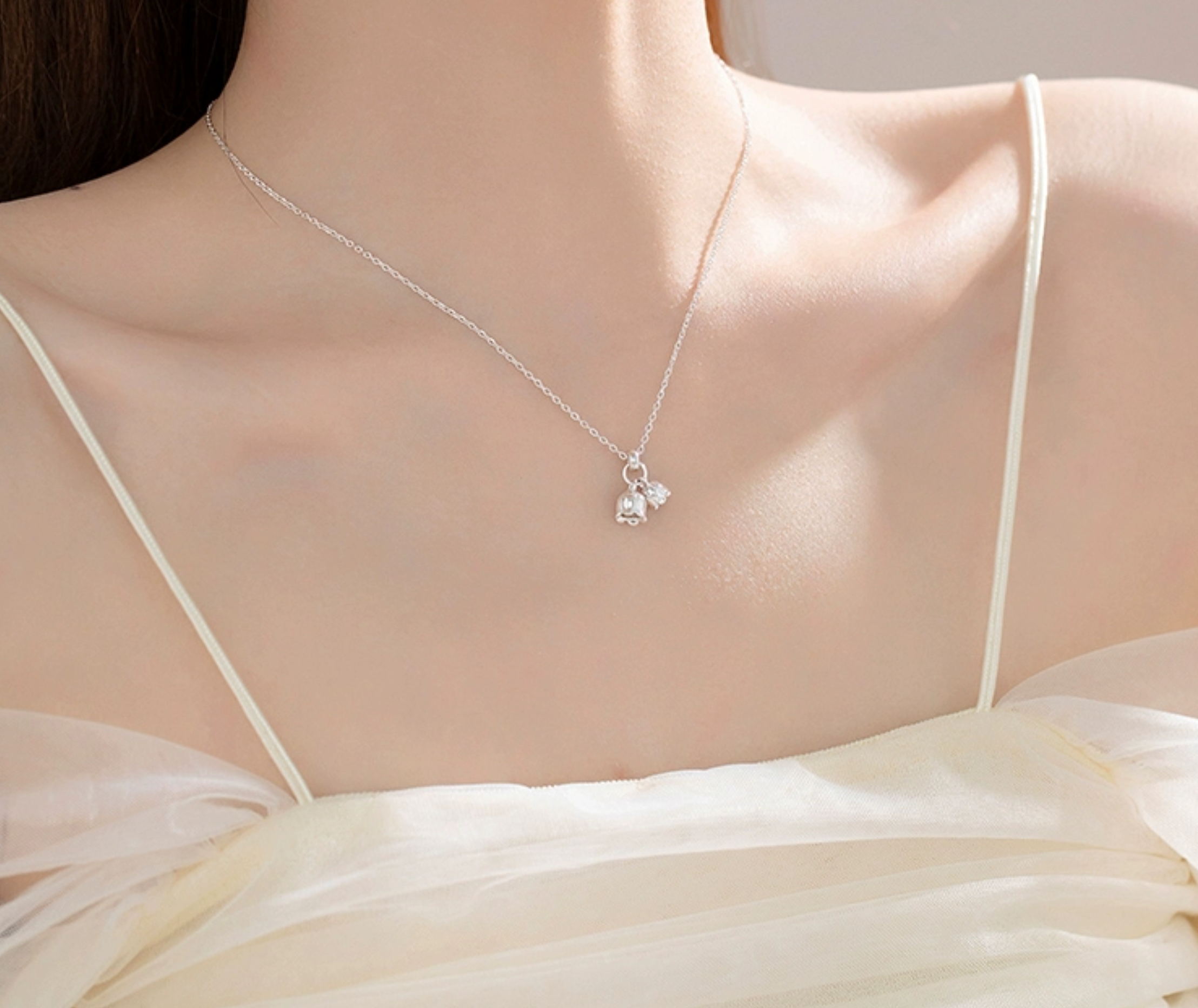Dây chuyền bạc nữ đẹp, sang trọng – Xu hướng trang sức được yêu thích nhất hiện nay 1 Dây chuyền bạc nữ hoa linh lan