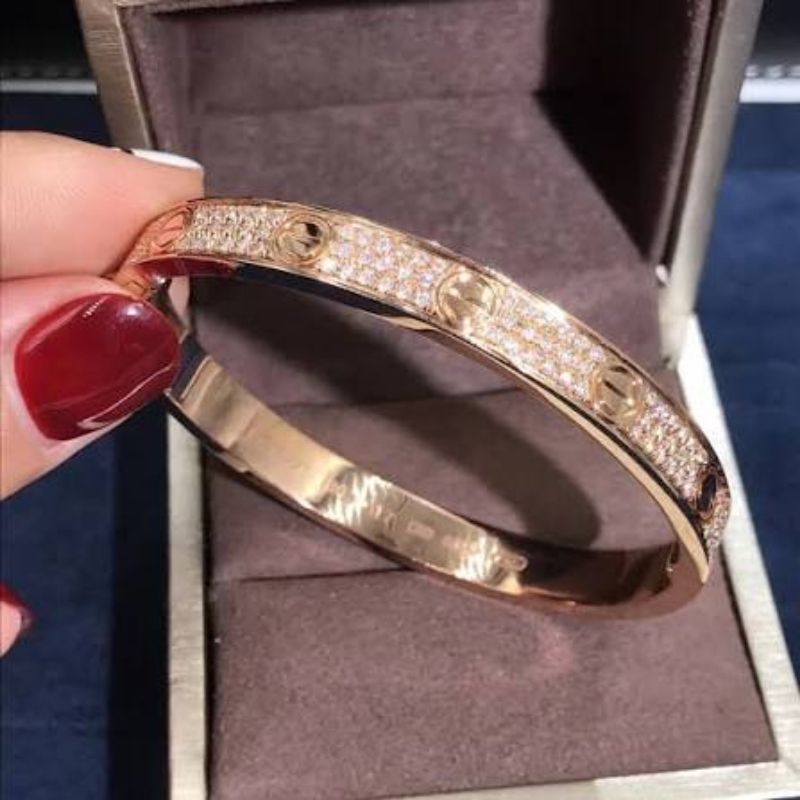 Có nên mua Cartier đã qua sử dụng? 7 điều cần kiểm tra trước khi mua hình 2 co-nen-mua-cartier-da-qua-su-dung-7-dieu-can-kiem-tra-truoc-khi-mua-hinh-2.jpg