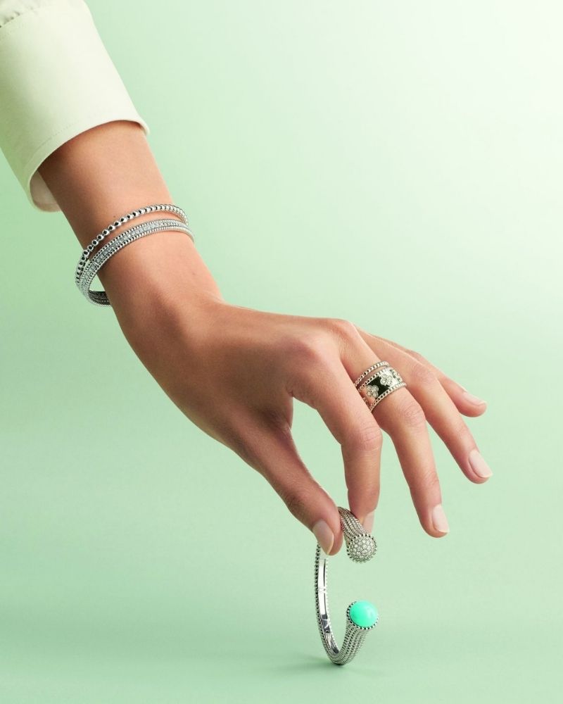 Giải mã vẻ đẹp tinh tế nguồn cảm hứng Van Cleef Perlée đến từ đâu? hình 3 giai-ma-ve-dep-tinh-te-nguon-cam-hung-van-cleef-perlee-den-tu-dau-hinh-3.jpg