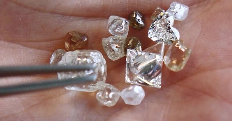 So sánh thương hiệu De Beers có gì khác với Graff? Nên chọn thương hiệu nào? hình 3 so-sanh-thuong-hieu-de-beers-co-gi-khac-voi-graff-nen-chon-thuong-hieu-nao-hinh-3.jpg