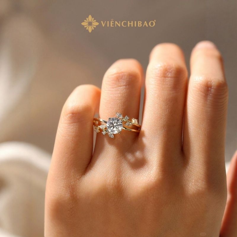 Top 5 xu hướng trang sức bạc được yêu thích giúp nâng tầm phong cách hình 2 top-5-xu-huong-trang-suc-bac-duoc-yeu-thich-giup-nang-tam-phong-cach-hinh-2.jpg