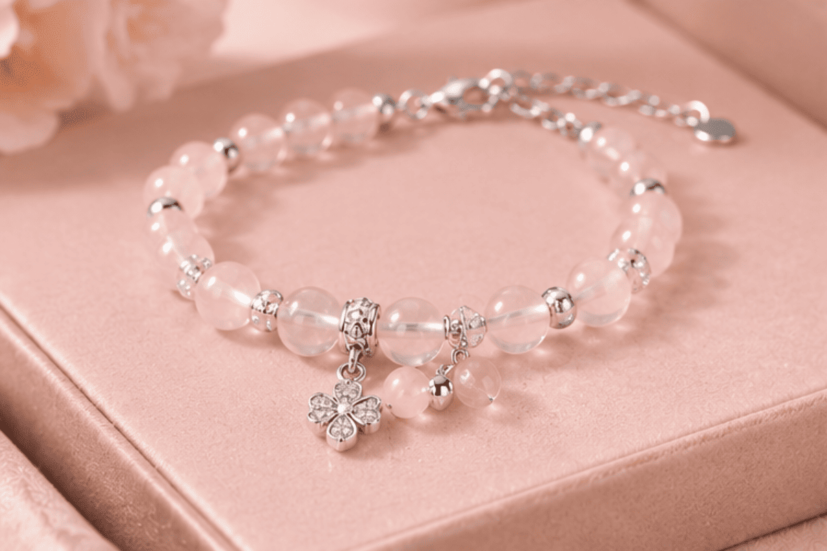 Lắc Tay Đẹp: Nét Duyên Thầm Tạo Dấu Ấn Riêng 3 Lắc tay hạt đá hồng phối charm bạc nữ tính và duyên dáng