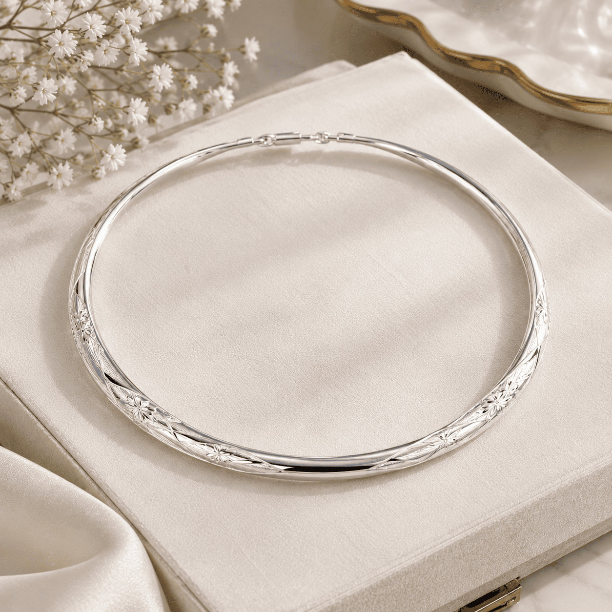 Elegant Silver Floral Choker Display