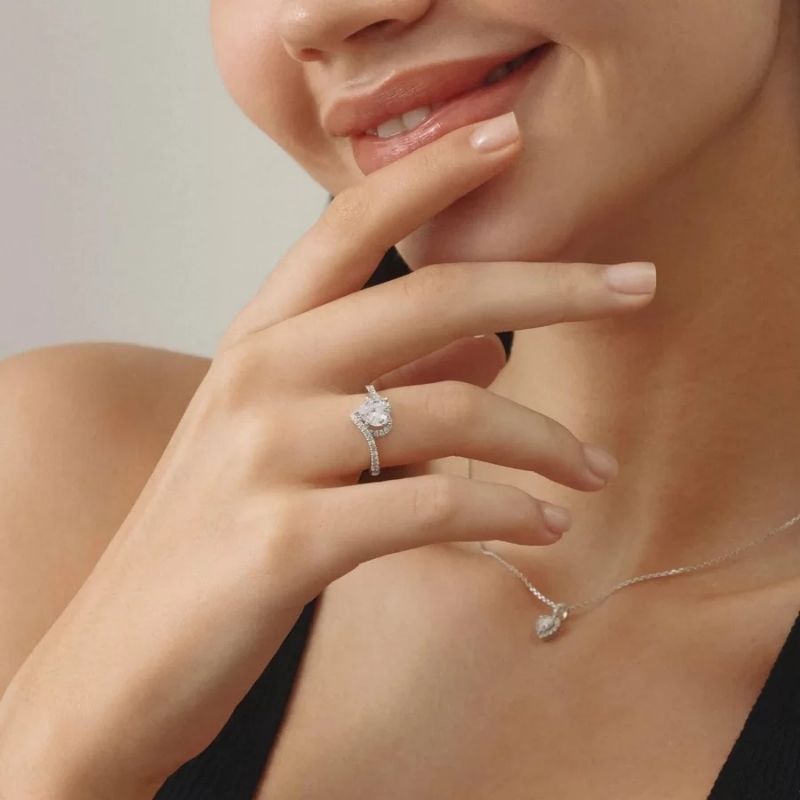 Giải đáp nhẫn kim cương kiểu bypass khác gì so với nhẫn kim cương truyền thống? hình 1 giai-dap-nhan-kim-cuong-kieu-bypass-khac-gi-so-voi-nhan-kim-cuong-truyen-thong-hinh-1.jpg