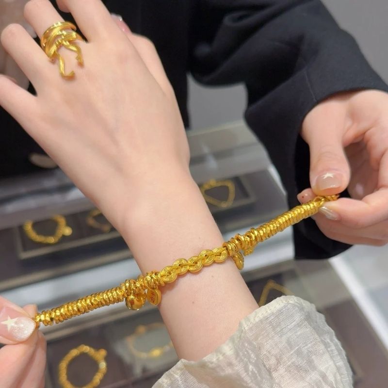 Kinh nghiệm chọn mua trang sức vàng chạm nổi thủ công chất lượng hình 1 kinh-nghiem-chon-mua-trang-suc-vang-cham-noi-thu-cong-chat-luong-hinh-1.jpg