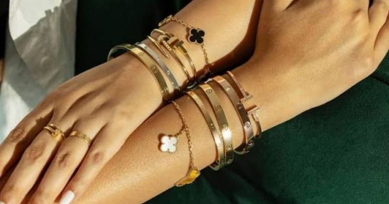 Thương hiệu Cartier và Van Cleef chọn cái nào khi mua trang sức cao cấp? hình 1 thuong-hieu-cartier-va-van-cleef-chon-cai-nao-khi-mua-trang-suc-cao-cap-hinh-1.jpg