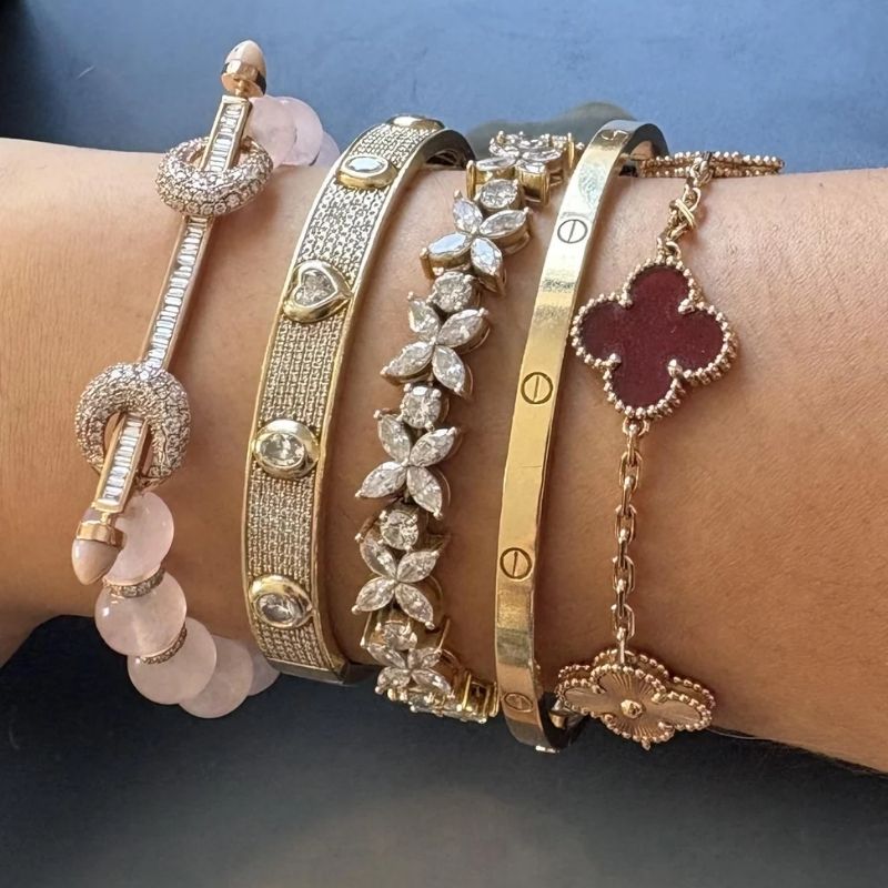 Thương hiệu Cartier và Van Cleef chọn cái nào khi mua trang sức cao cấp? hình 2 thuong-hieu-cartier-va-van-cleef-chon-cai-nao-khi-mua-trang-suc-cao-cap-hinh-2.jpg