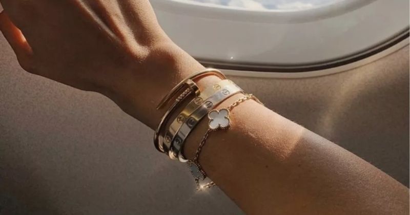 Thương hiệu Cartier và Van Cleef chọn cái nào khi mua trang sức cao cấp? hình 3 thuong-hieu-cartier-va-van-cleef-chon-cai-nao-khi-mua-trang-suc-cao-cap-hinh-3.jpg