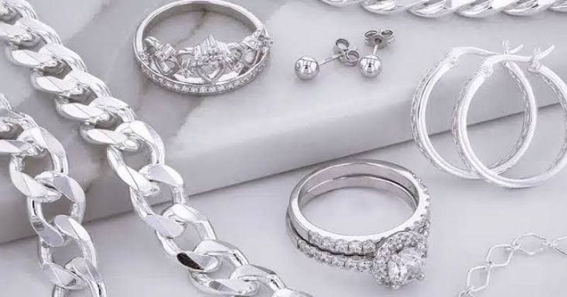 Trang sức bạc sterling có bị đen không? Nguyên nhân và cách khắc phục hình 1 trang-suc-bac-sterling-co-bi-den-khong-nguyen-nhan-va-cach-khac-phuc-hinh-1.jpg