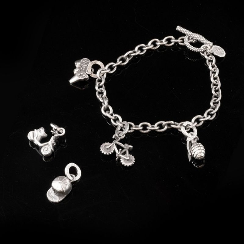 Trang sức bạc sterling có bị đen không? Nguyên nhân và cách khắc phục hình 3 trang-suc-bac-sterling-co-bi-den-khong-nguyen-nhan-va-cach-khac-phuc-hinh-3.jpg