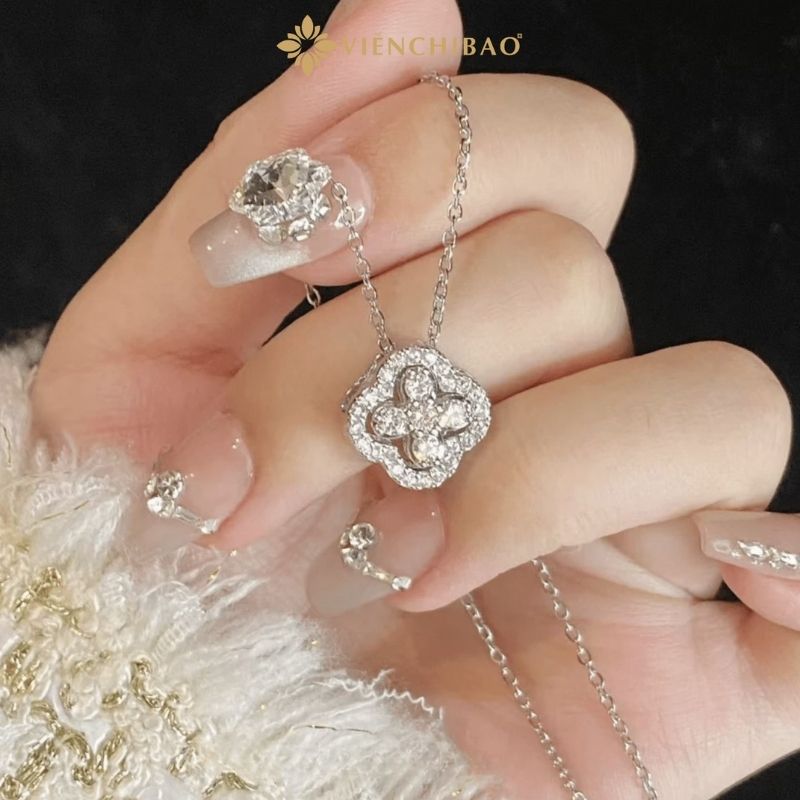 Ưu nhược điểm bạn cần biết của đá zircon trong trang sức hình 2 uu-nhuoc-diem-ban-can-biet-cua-da-zircon-trong-trang-suc-hinh-2.jpg