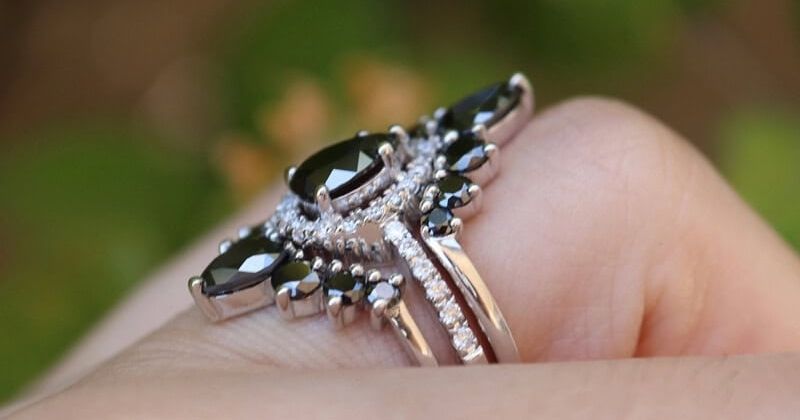Ưu nhược điểm bạn cần biết của đá zircon trong trang sức hình 3 uu-nhuoc-diem-ban-can-biet-cua-da-zircon-trong-trang-suc-hinh-3.jpg